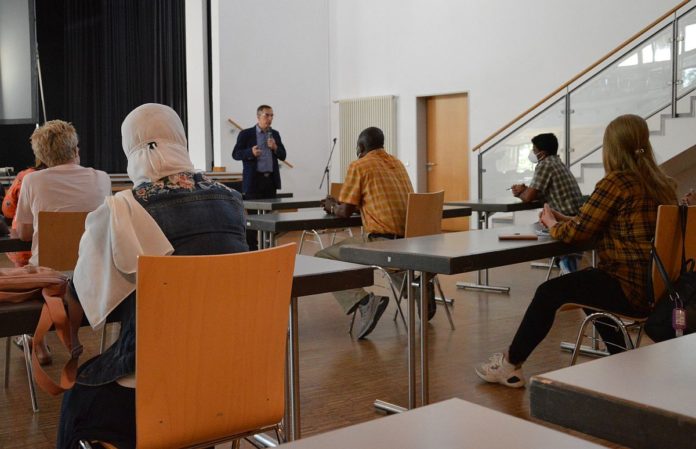 Migranten erkranken häufiger schwer an Covid-19, Impfskepsis hoch – Mainzer Gesundheitsamt wirbt für Corona-Impfungen