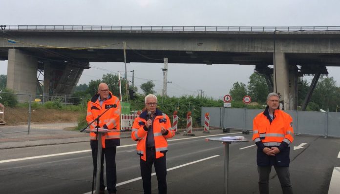 Salzbachtalbrücke wird gesprengt, Brücke einsturzgefährdet – Neuer südlicher Brückenteil soll in 14 Monaten stehen, Nordteil ein Jahr später folgen