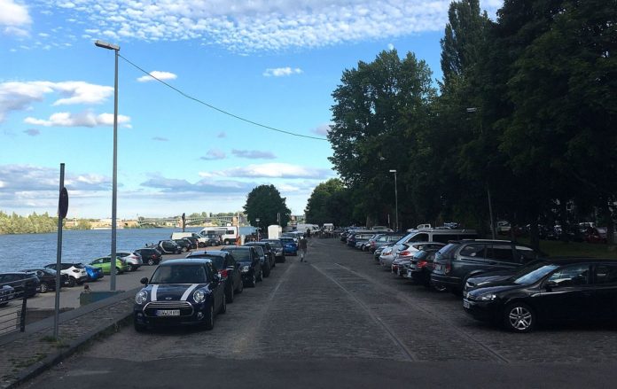 Alte Schienen am Zollhafen werden entfernt – Mainzer Taunusstraße Ecke Zollhafen für drei Wochen komplett gesperrt