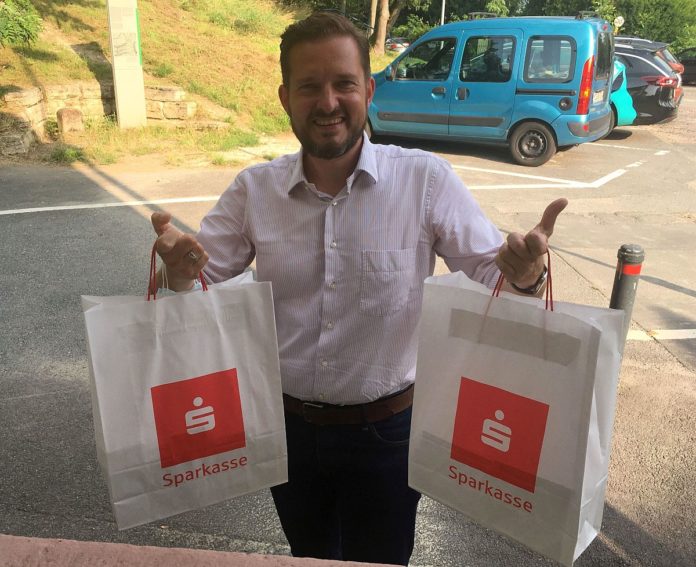 Mainz& hilft: 100 Powerbanken, 40 LED-Campinglampen und Handschuhe für die Ahr – Konvoi von Mombach hilft und Mainz 05