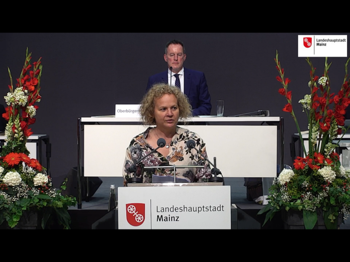 UPDATE& — Grüne Kandidatin Janina Steinkrüger zur neuen Mainzer Umwelt- und Verkehrsdezernentin gewählt
