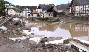 Verwüstungen in Schuld im Kreis Ahrweiler durch das verheerende Hochwasser. - Screenshot: SWR aktuell