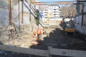 Die Baugrube der ehemaligen Residenzpassage im Frühjahr 2019. - Foto: gik