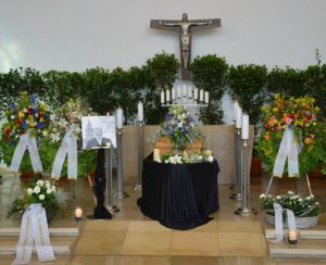 Die Trauerfeier zur Beerdigung von Johannes Gerster in der Kapelle des Mainzer Hauptfriedhofs. - Foto: gik