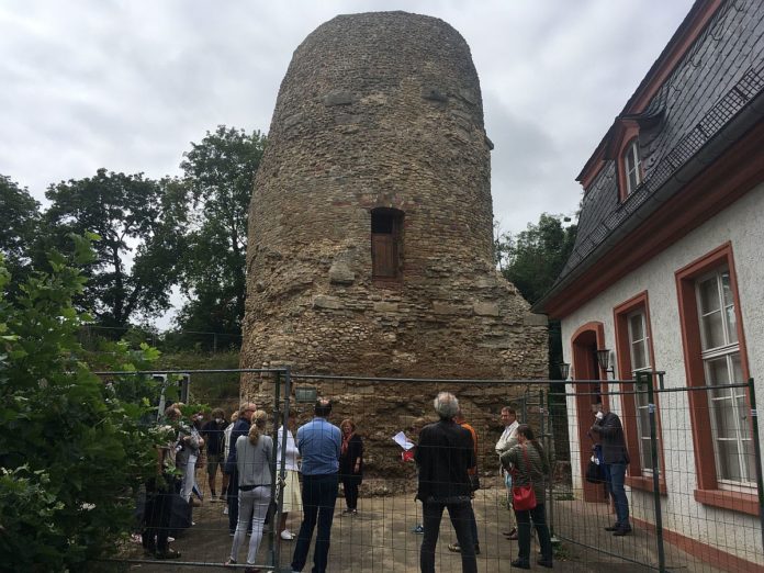 Mainzer Drususstein gar kein Ehrengrabmal? – Überraschende neue Erkenntnisse bei Sanierungsgrabung am römischen Denkmal