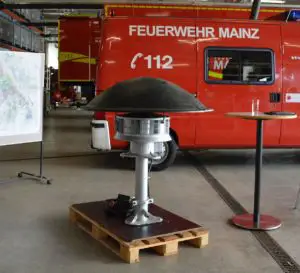 Eine herkömmliche Sirene, aufgebaut bei der Mainzer Feuerwehr 2020. - Foto: gik