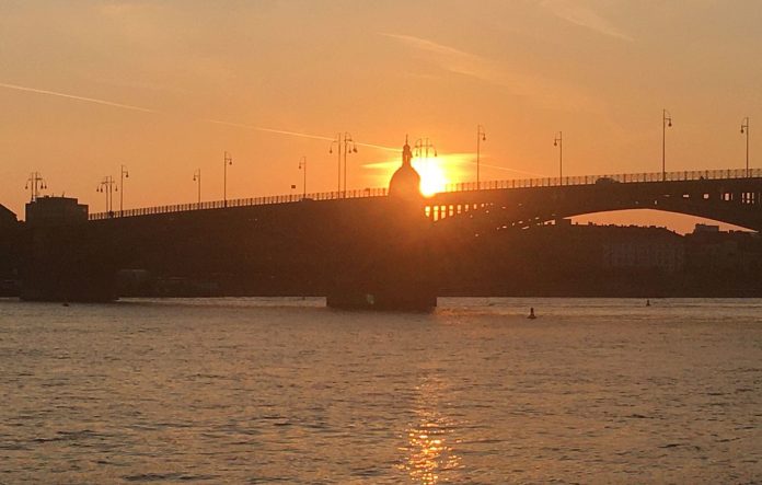 Ozonwarnung für Mainz: Ozonwerte erreichen 200 Mikrogramm pro Kubikmeter Luft – Reizung von Augen und Schleimhäuten