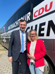 Ursula Groden-Kranich mit CDU-Generalsekretär Paul Zimiak. - Foto: Groden-Kranich