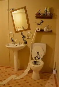 Einblick in die Welt von Banksy: Die Corona-Lockdown-Toilette. - Foto: gik