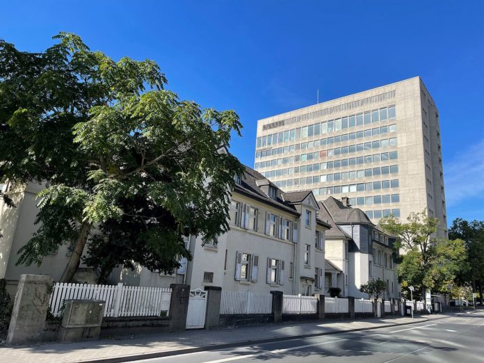 Dyckerhoff-Gelände mit Hochhaus und Wasserturm gehört jetzt Wiesbadener Stadtentwicklungsgesellschaft