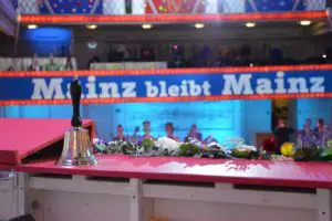 Schelle des Sitzungspräsidenten bei "Mainz bleibt Mainz". - Foto: gik