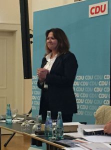 Zog kurzfristig ihre Kandidatur als Kreischefin zurück: Wirtschaftsdezernentin Manuela Matz. - Foto: gik