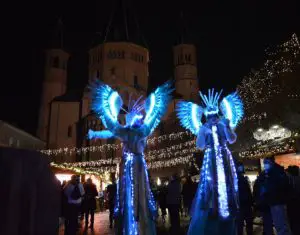 Weihnachtsstimmung für Mainz: Auch die leuchtenden Engel waren zur Eröffnung wieder da. - Foto: gik