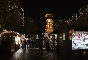 Breite Durchgänge, viel Abstand: Der Mainzer Weihnachtsmarkt wurde stark entzerrt. - Foto: gik