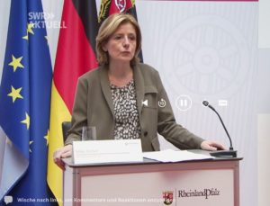 Ministerpräsidentin Malu Dreyer (SPD) auf der Pressekonferenz nach der MPK-Konferenz am Montag. - Foto: gik