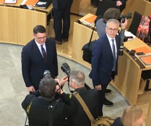 Boris Rhein im Januar 2019 im Hessischen Landtag mit Grünen-Chef Tarek Al-Wazir. - Foto: gik