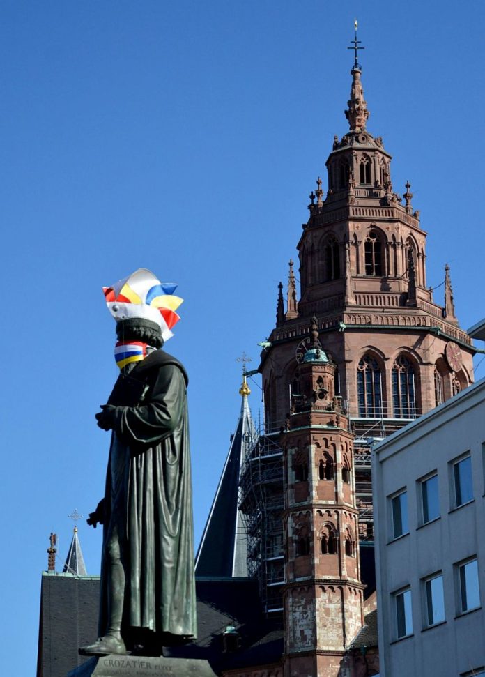 „Heile Gänsje“ und „Give Peace a Chance“: Mainzer Fastnacht betet um Frieden – Mainz gedenkt Zerstörung am 27. Februar 1945