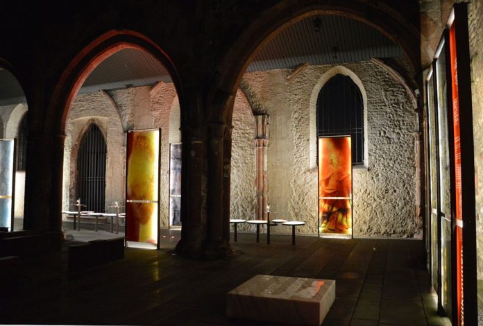 Nacht der Offenen Kirchen am 09. September 2022 in Mainz: Lichtinstallationen, Musik, Ausstellungen
