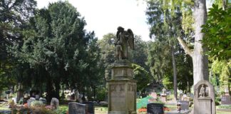 Bestattung im Rhein, Asche als Diamant und Aufhebung der Friedhofspflicht – Rheinland-Pfalz bekommt modernes Bestattungsgesetz