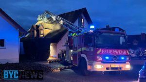 In Mainz-Ebersheim riss Sturm Zeynep einen Kamin vom Dach eines Hauses. - Foto: BYC News