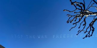 „Stop the War – Peace“: Skytexter schreiben Botschaft an den Himmel über Mainz: Frieden in der Ukraine