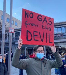 Protest gegen Gaskäufe aus Russland bei der Demo am Sonntag in Mainz. - Foto: Valentin