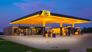 Tankstelle in Mainz in der Barcelona Allee: Explosion der Spritpreise. - Foto: JET