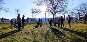 Die jungen Liberalen protestierten jüngst mit einer Runde Wikingerschach im Winterhafen gegen die geplanten Verbote. - Foto: BYC-News