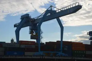 Kran im Mainzer Containerhafen der Firma Frankenbach. - Foto: gik
