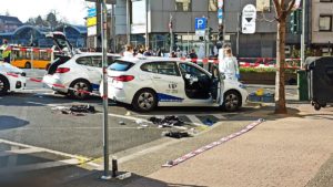 Am Alicenplatz musste ein Polizist am Dienstagnachmittag einen Messerangreifer mit der Pistole stoppen. - Foto: BYC-News/ Chiara Forg