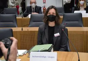 Die damalige Umweltministerin und heutige Bundesfamilienministerin Anne Spiegel (Grüne) Mitte März vor dem Untersuchungsausschuss. - Foto: gik 