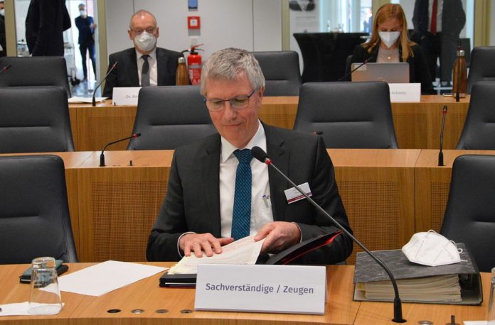 Muss Erwin Manz gehen? – Freie Wähler fordern Rücktritt des Staatssekretärs wegen Flutkatastrophe im Ahrtal – Ausschuss hat viele Fragen