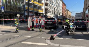 An der Kreuzung Parcusstraße - Bahnhofstraße kam es am Dienstag zu einem schweren Unfall, bei dem ein Kind getötet wurde. - Foto: BYC- News / Dennis Weber