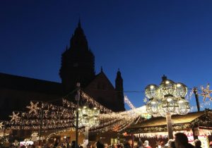 Wenn der Dom in Mainz ins Dunkle getaucht wird, dann ist Earth Hour. - Foto: gik