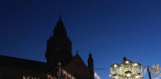 Earth Hour 2022: An 40 Gebäuden in Mainz geht Samstagabend #Lichtaus für Klimaschutz und Frieden