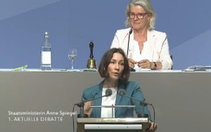 Ministerin Anne Spiegel am 14. Juli 2021 in der Debatte des Mainzer Landtags. - Screenshot: gik