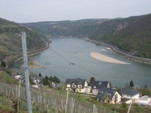 Das Mittelrheintal bei Oberwesel: Teil des Oberrheingrabens und damit potenziell Erdbebengebiet. - Foto: gik