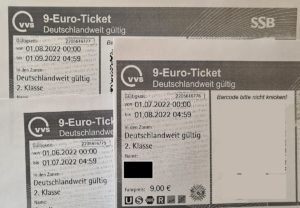 Das 9-Euro-Ticket für die Monate Juni,. Juli, August ist seit einer Woche im Vorverkauf zu haben. - Foto: Schnarr