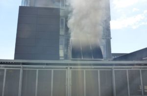 Brand im Kühlturm der Fachhochschule Mainz am Dienstag. - Foto: Stadt Mainz/ Feuerwehr
