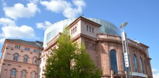 Neuer Aufzug am Staatstheater Mainz – Theaterkasse zieht um in den „Grünen Kakadu“