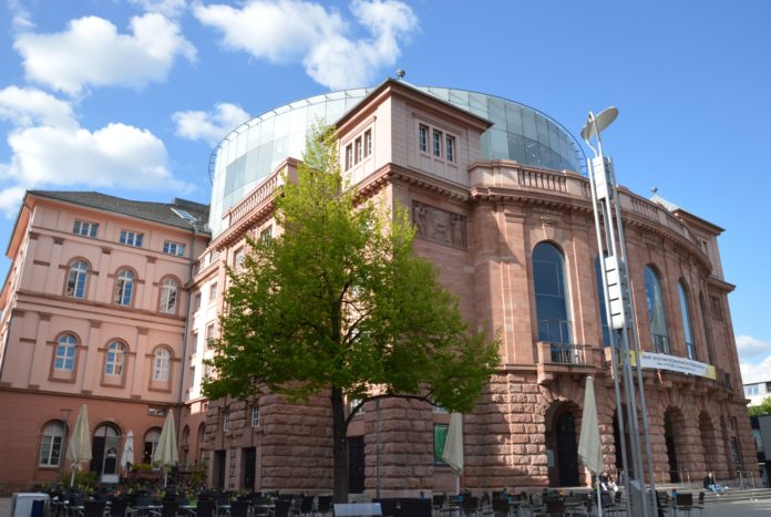 Neuer Aufzug am Staatstheater Mainz – Theaterkasse zieht um in den „Grünen Kakadu“