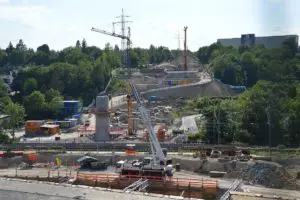Die Baustelle der neuen Salzbachtalbrücke im Juni 2022. - Foto: gik