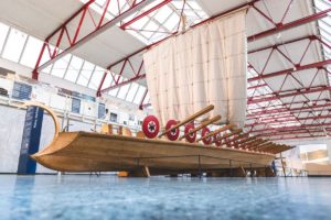 Nachbau eines in Mainz gefundenen römischen Kriegsschiffs im Museum für Antike Schifffahrt. - Foto: R. Müller/RGZM 