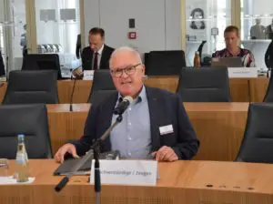 Der ehemalige  Ahrweiler-Kreisfeuerwehrinspekteur Udo Schumacher bei seiner Vernehmung vor dem Ausschuss. - Foto: gik