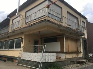 Haus in Dernau am 7. Juli 2022 - ein Jahr nach der Katastrophe. - Foto: gik