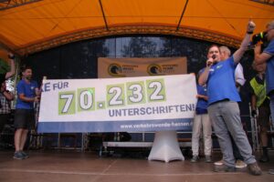 Mehr als 70.000 Unterschriften für die Verkehrswende.- Foto: Initiative Verkehrswende Hessen