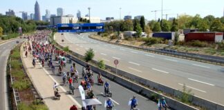 Mehrere Tausend Radfahrer bei Fahrrad-Sternfahrt nach Wiesbaden – Über 70.000 Unterschriften für Verkehrswende