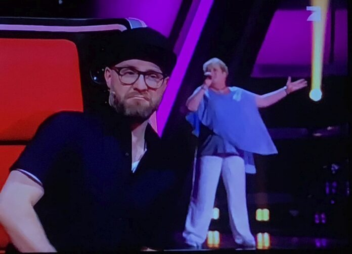 Star der Spassmacher aus Mainzer Fastnacht und Fluthelferin aus dem Ahrtal begeistern bei Voice of Germany