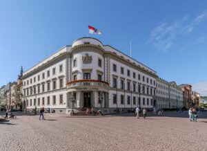 Der Hessische Landtag hat seinen Sitz im alten Wiesbadener Stadtschloss. - Foto: Martin Kraft via Wikipedia