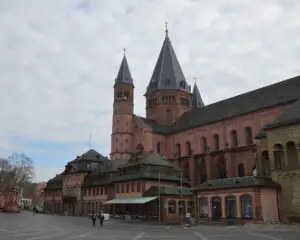 Das Bistum Mainz heizt in diesem Winter seine Kirchen nicht mehr. - Foto: gik